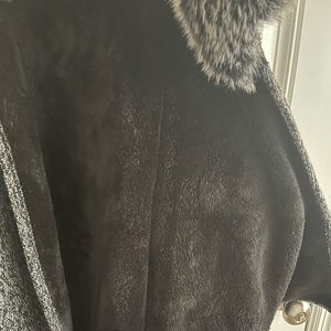 Beautiful over jacket. Can be worn with casual jeans and dresser attire.